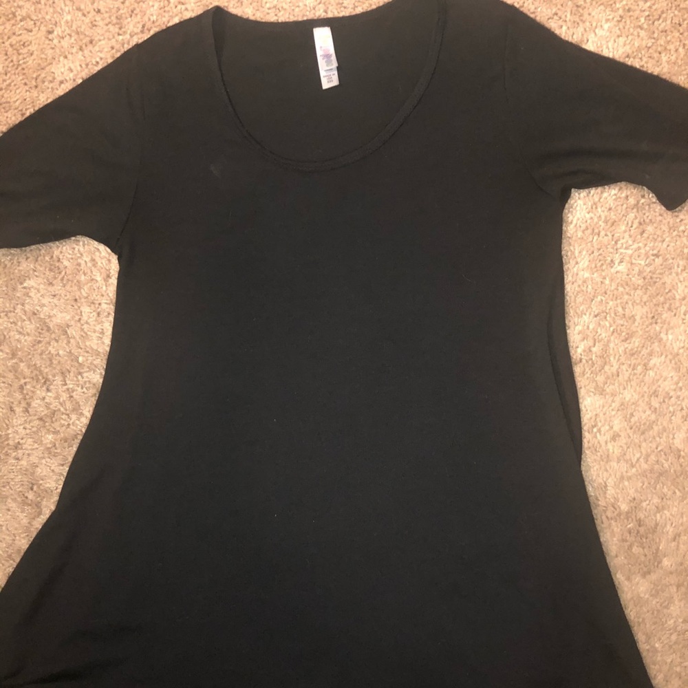 LuLaRoe solid black perfect tee! Size xs